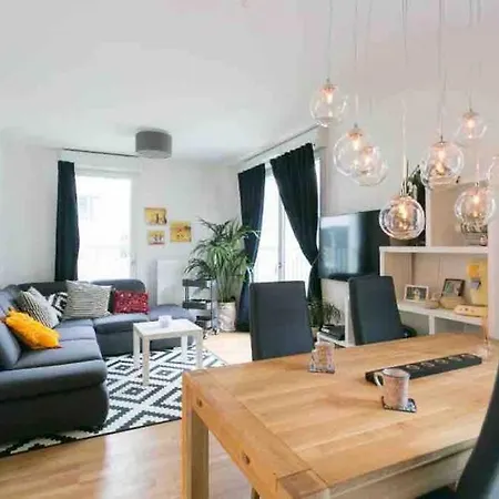 Cozy & Quiet Getaway Just 300m From Paris With Free Private Parking