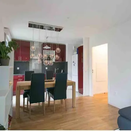 Cozy & Quiet Getaway Just 300m From Paris With Free Private Parking Apartment