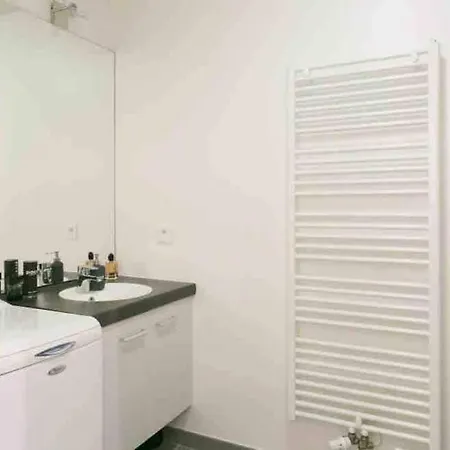 Apartment Cozy & Quiet Getaway Just 300m From Paris With Free Private Parking