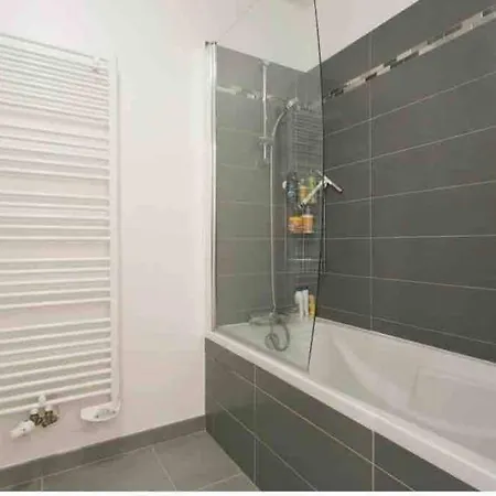 Apartment Cozy & Quiet Getaway Just 300m From Paris With Free Private Parking *